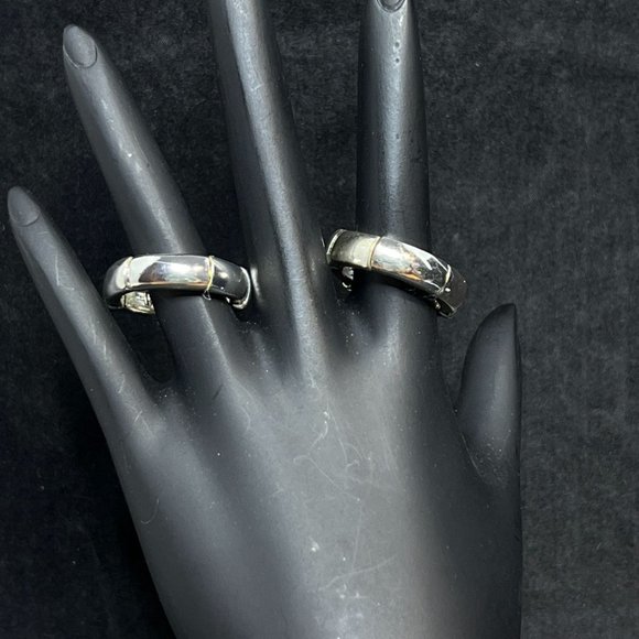 Pair of Silver Tone Stretch Rings Red And Blue Sz 8 (R310) - Picture 3 of 6